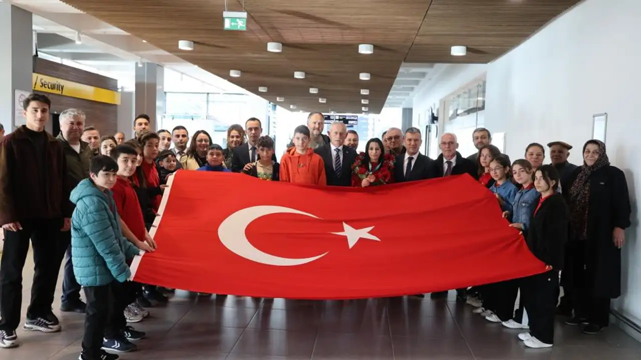 Wushu’da dünya 3’ncüsü olan Ordulu sporcu törenle karşılandı