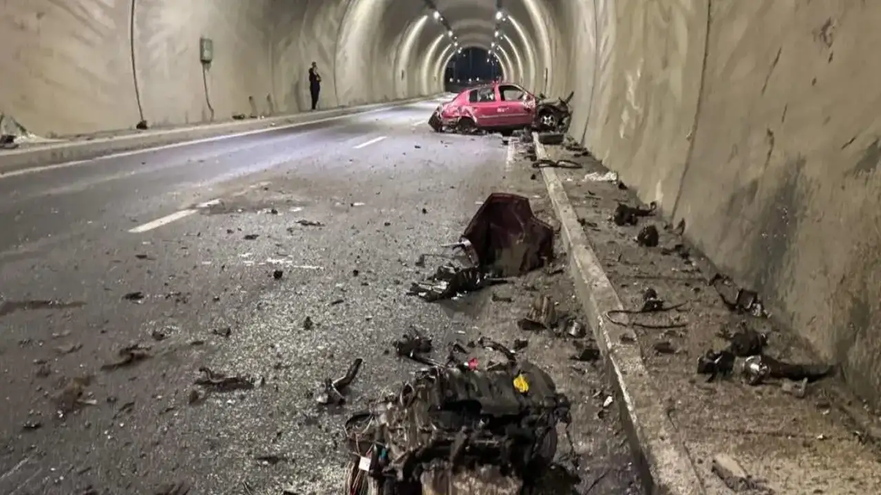 Zonguldak’ta tünelde feci kaza: Otomobil duvara çarptı, 2 genç ağır yaralı