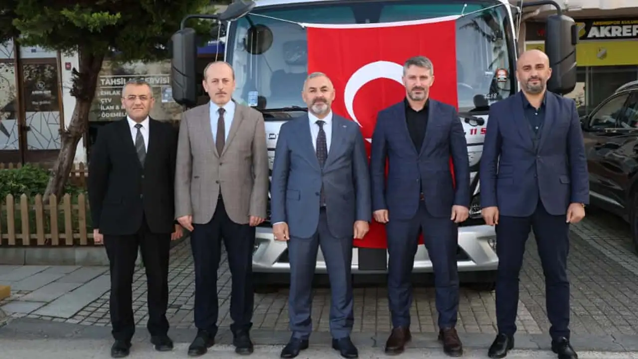 Arsin Belediyesi yeni temizlik aracını filosuna kattı