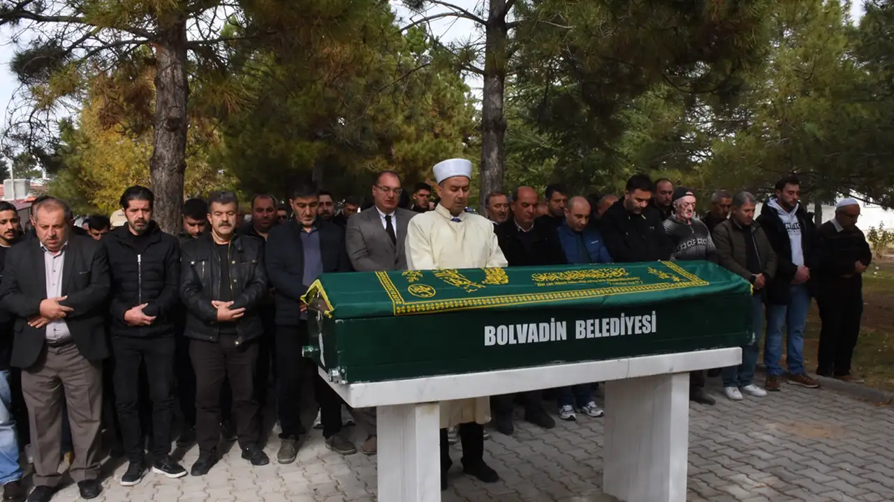 İstanbul'da zehirlenme faciasında Servet Böcek son yolculuğuna uğurlandı