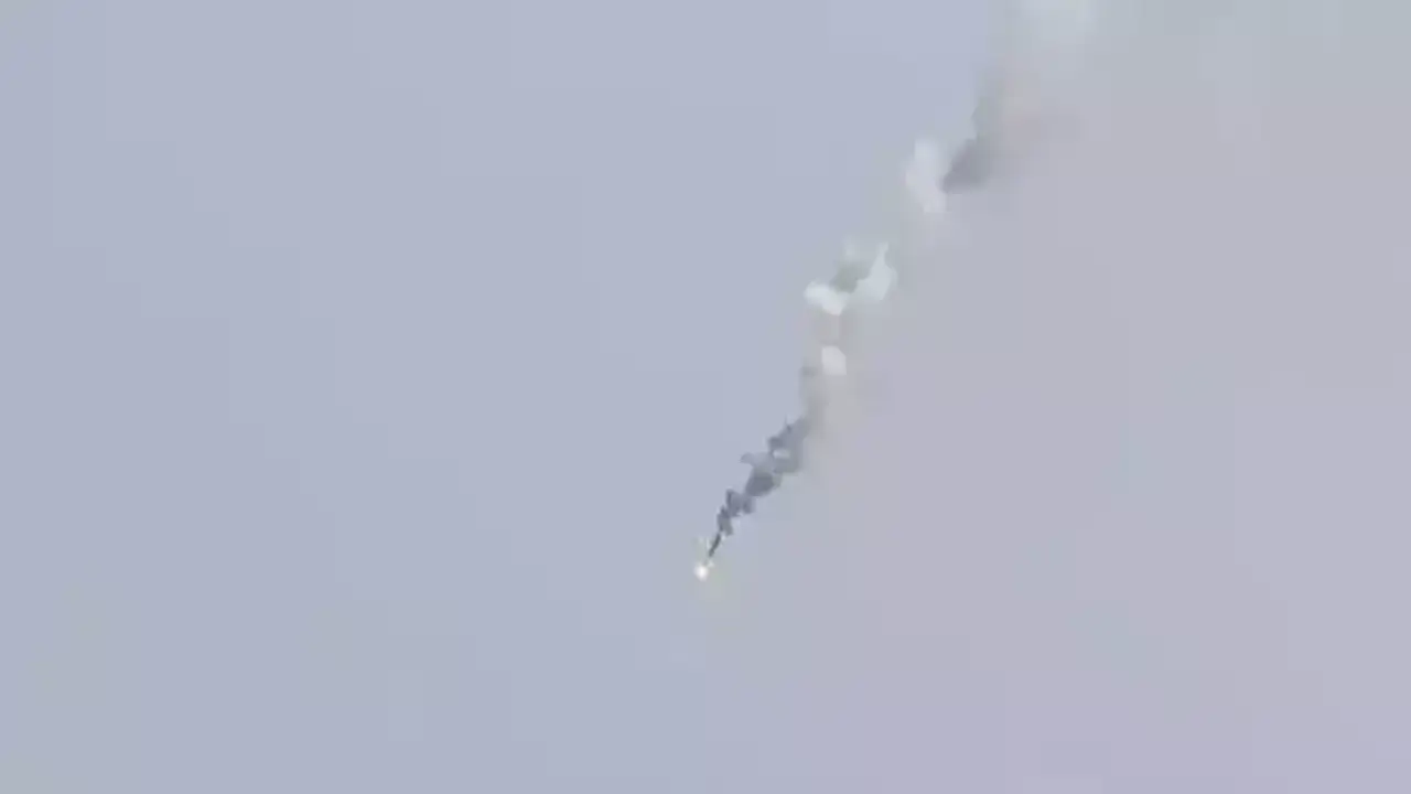 İsrail ateşkese rağmen güney Lübnan’ı vurdu