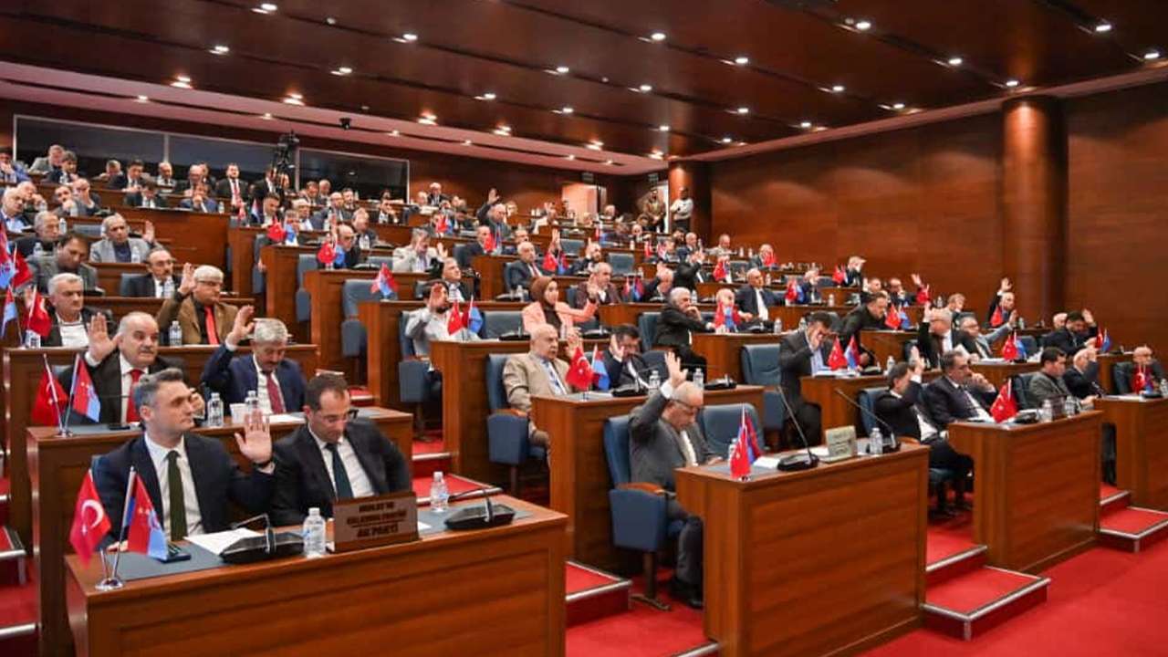 Trabzon'da parti değiştiren belediyeler ilk ödülünü aldılar