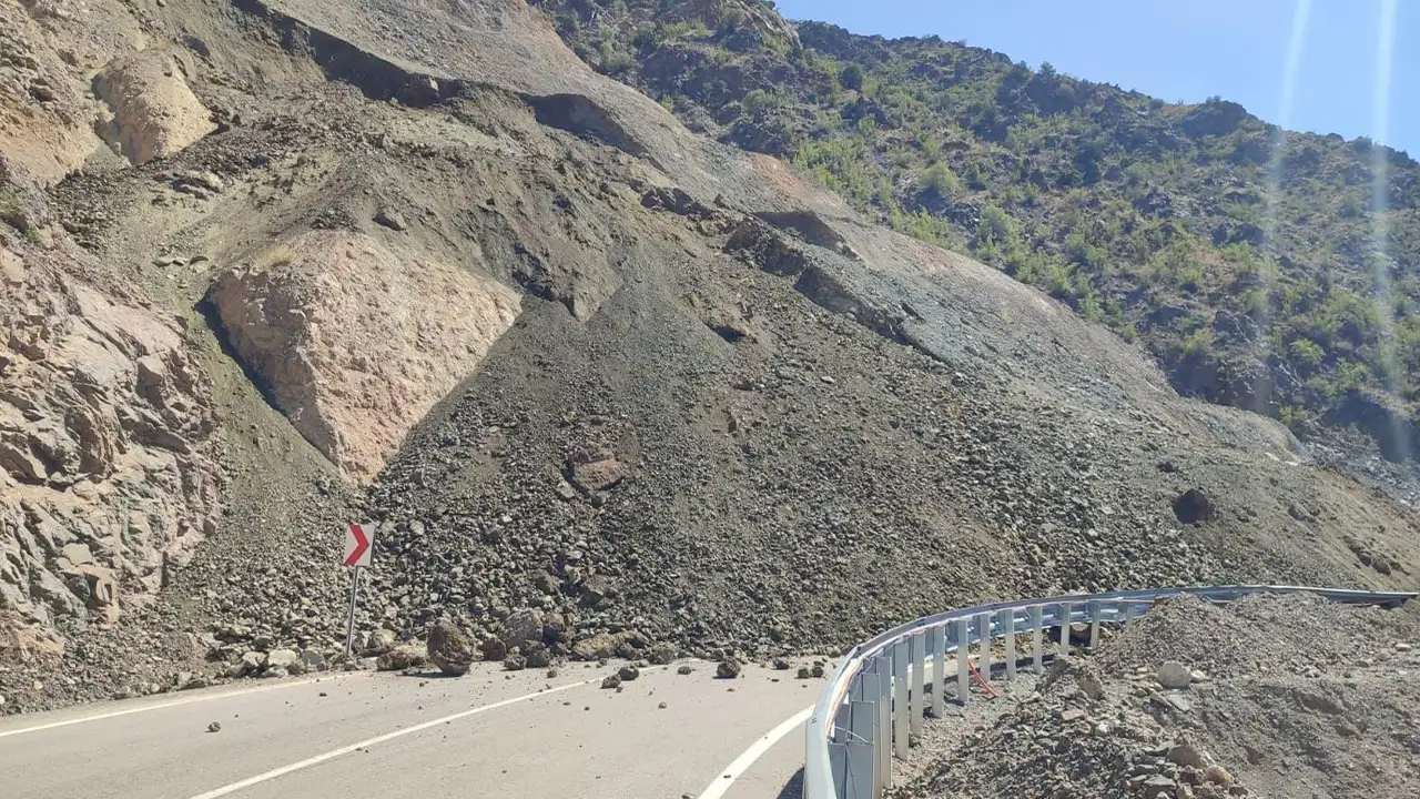 Karayolları Genel Müdürlüğü açıkladı: Hopa-Borçka-Artvin yolunda bakım çalışması