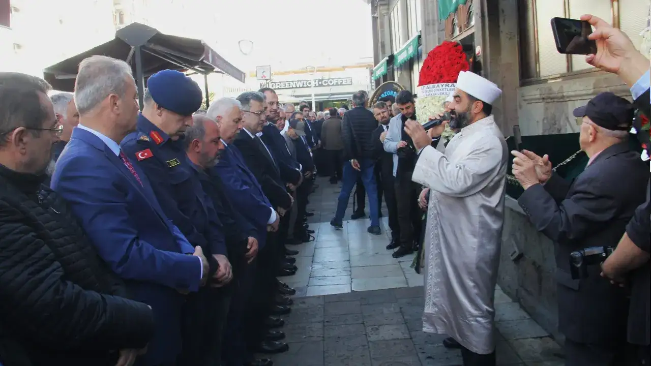 Gazeteci Özgür Özdemir’in babası Hasan Özdemir son yolculuğuna uğurlandı