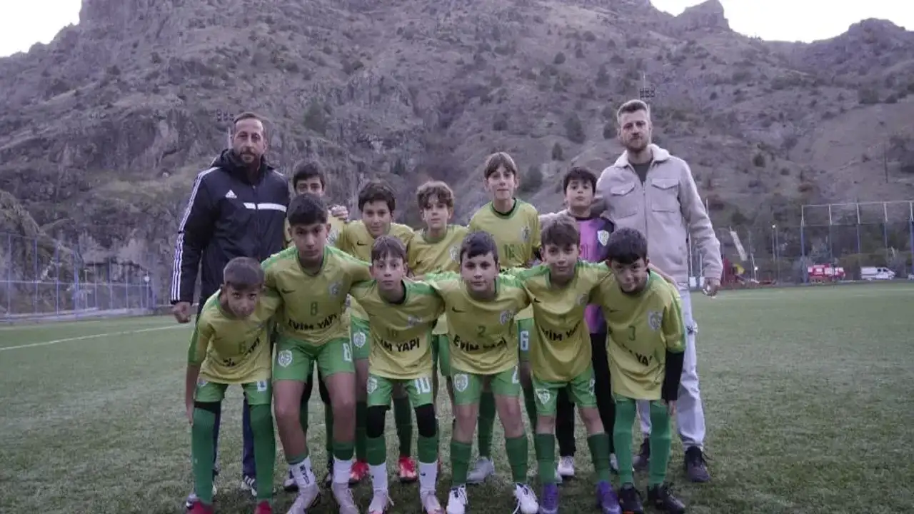 Gümüşhane’de amatör futbola örnek hikâye: Tekkespor Başkanı hem hoca hem kaleci