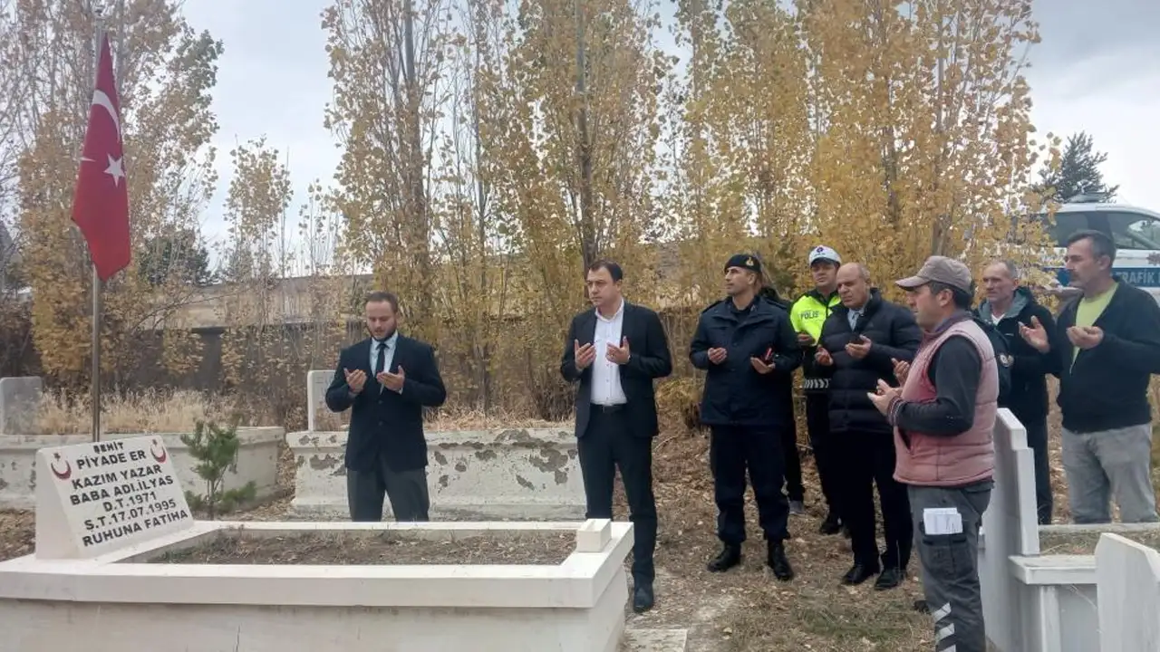 Aydıntepe’de şehitliklerde dua: Kaymakam Bayram köyleri ziyaret etti