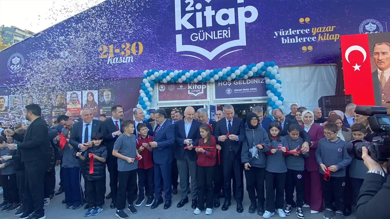 Trabzon Kitap Günleri yoğun ilgiyle başladı: 76 yayınevi, 180 yazar