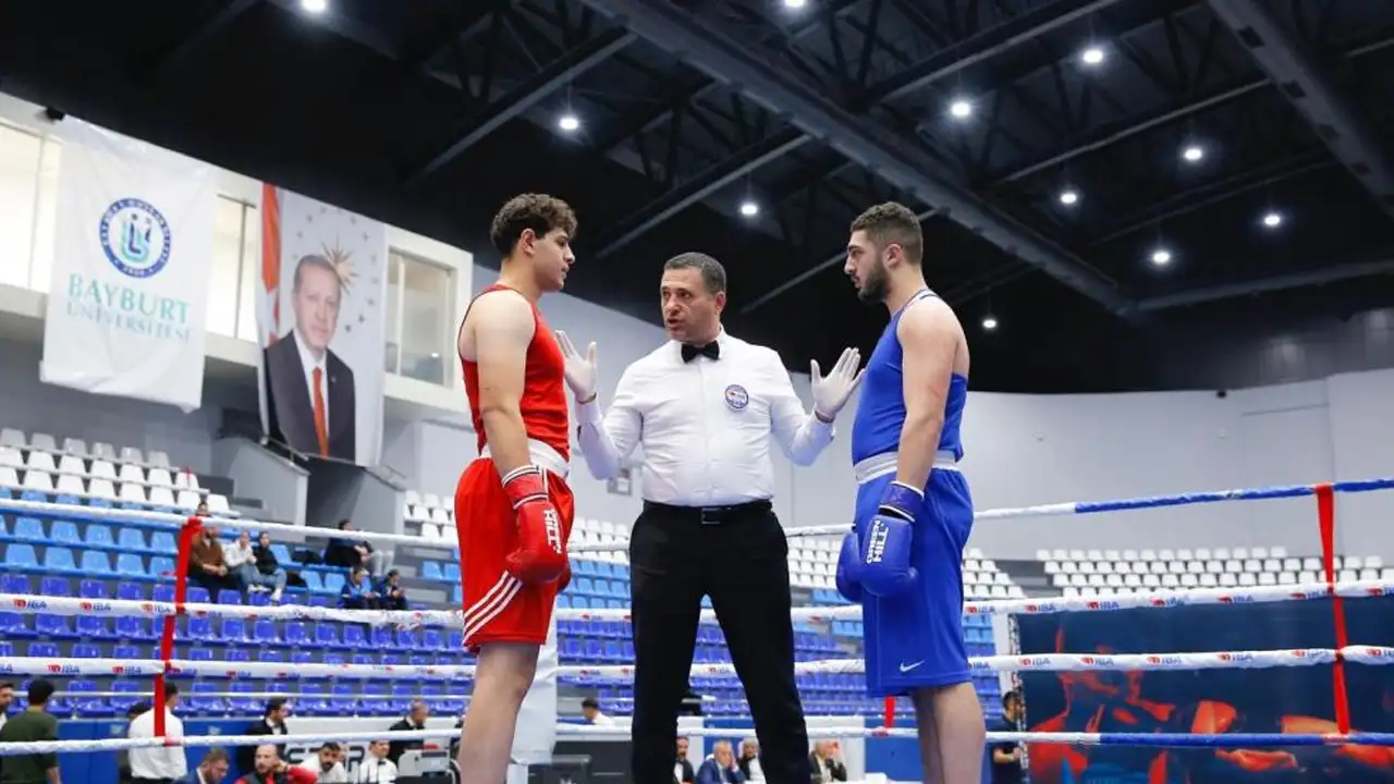Bayburt Üniversitesi boksta erkeklerde Türkiye birincisi oldu