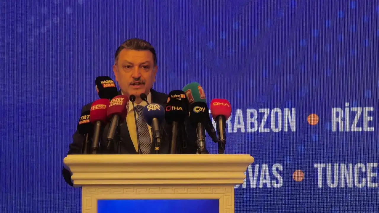 Başkan Genç  Yerel Yönetimler toplantısında konuştu: “Hizmet gönüllere dokunmuyorsa hiçbir kıymeti yoktur”