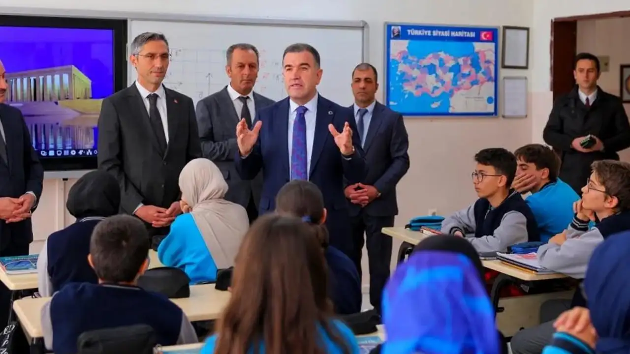 Bayburt Valisi Eldivan gençlerle buluştu: “Zamanı iyi kullanın”