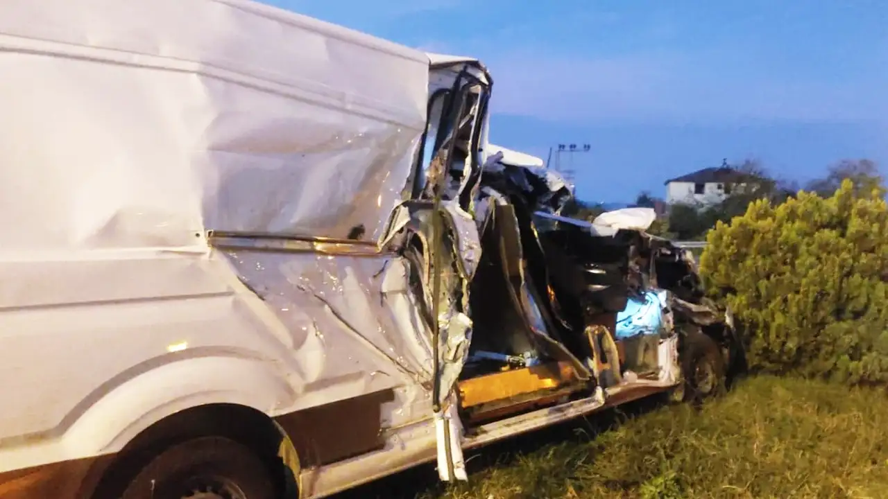 Samsun-Ordu yolunda feci kaza: Minibüs tırın dorsesine girdi