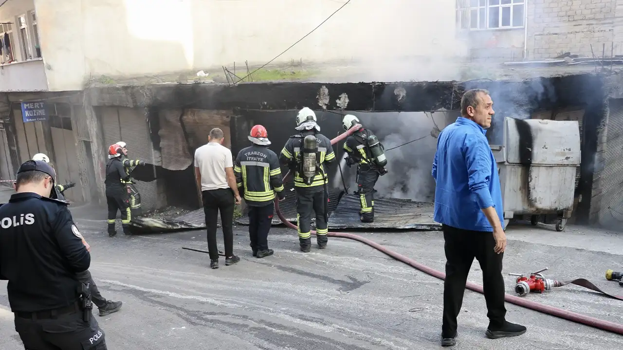 Trabzon'da hurda deposunda korkutan yangın
