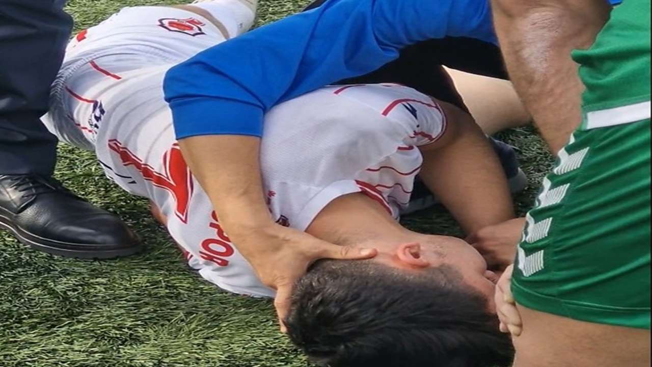 Amatör Ligde korku dolu anlar: Futbolcu çarpışmayla bilincini kaybetti
