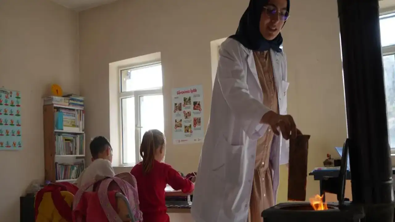 Üç öğrenci, bir öğretmen, bir köy: Trabzonlu öğretmenin eğitim seferberliği