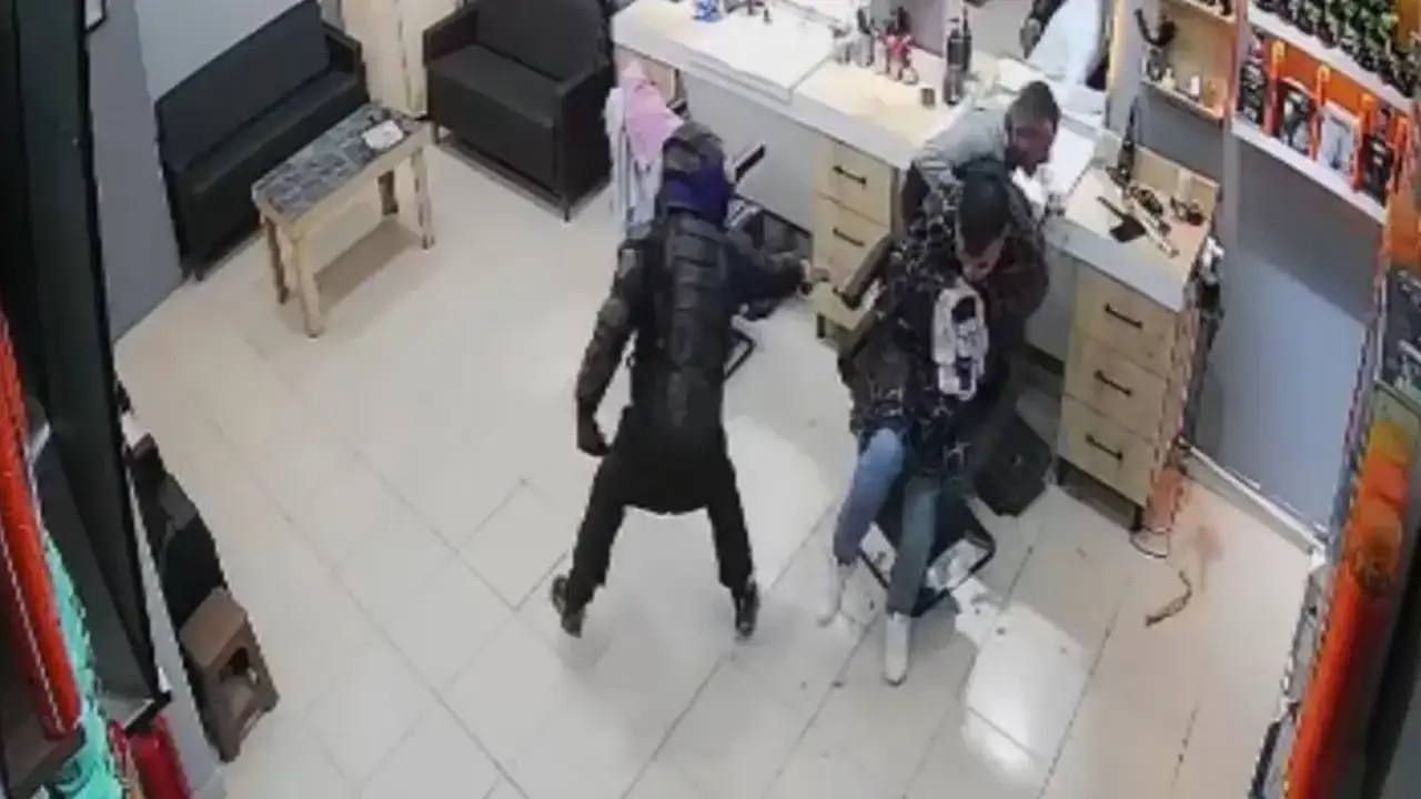 Bakan Yerlikaya duyurdu: Berber dükkânını kurşunlayan 2 saldırgan yakalandı