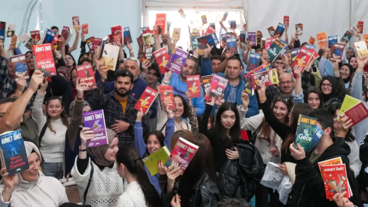 Trabzon Kitap Günleri'ne ziyaretçi akını: 30 Kasım’a kadar sürüyor