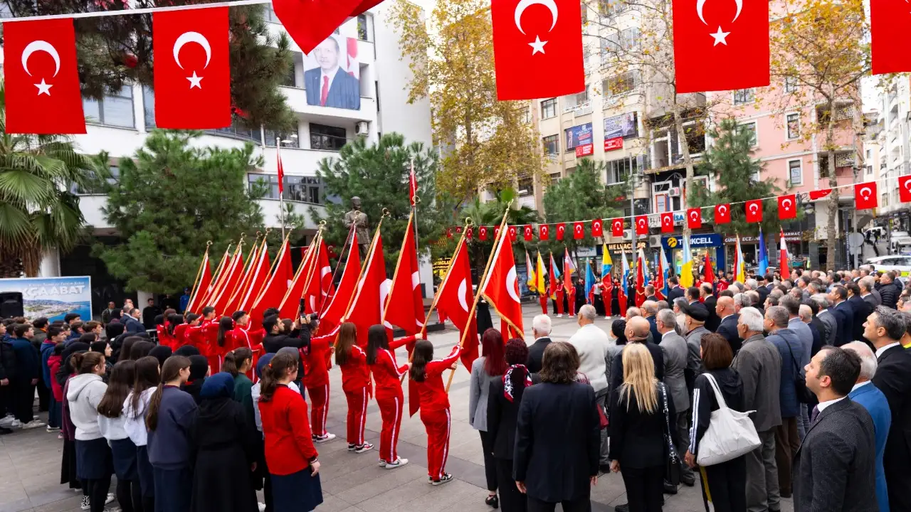 Akçaabat’ta 24 Kasım Öğretmenler Günü törenle kutlandı