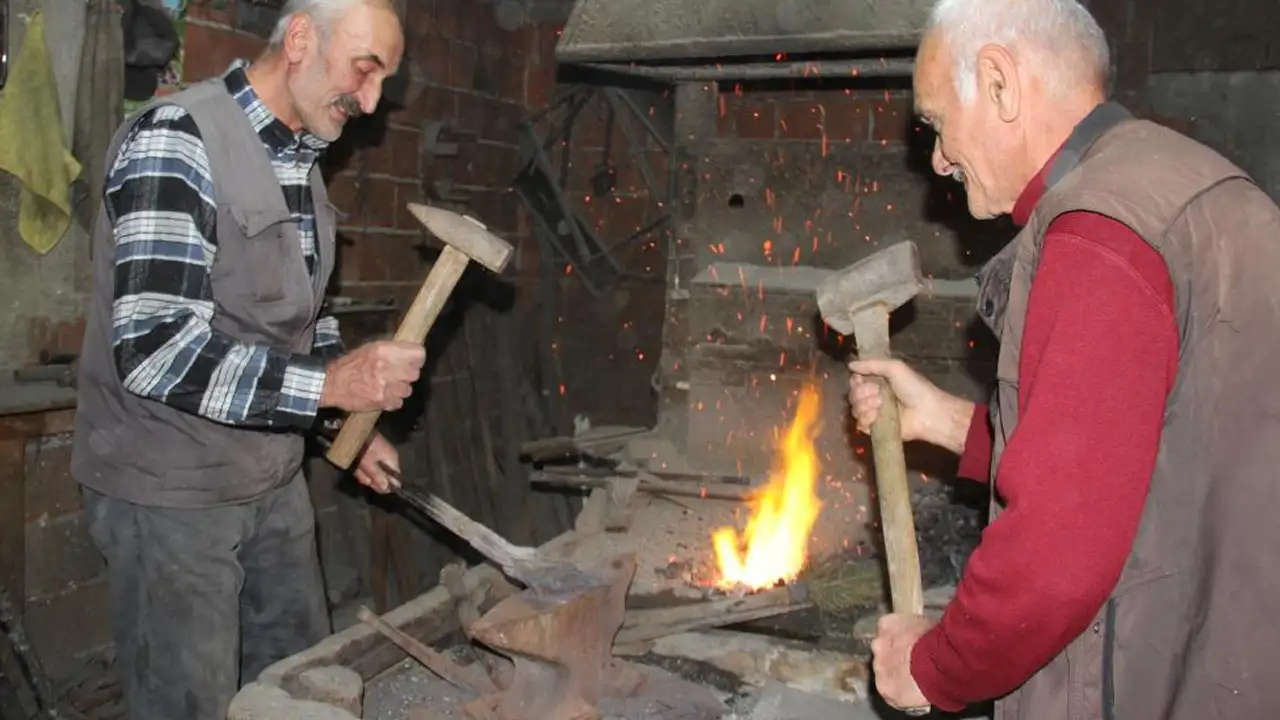 Giresun'da 100 yıllık körük ve çekiçler hâlâ iş başında