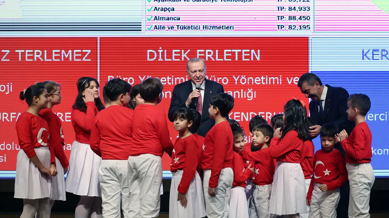 Cumhurbaşkanı Erdoğan 15 bin sözleşmeli öğretmenin atamasını gerçekleştirdi