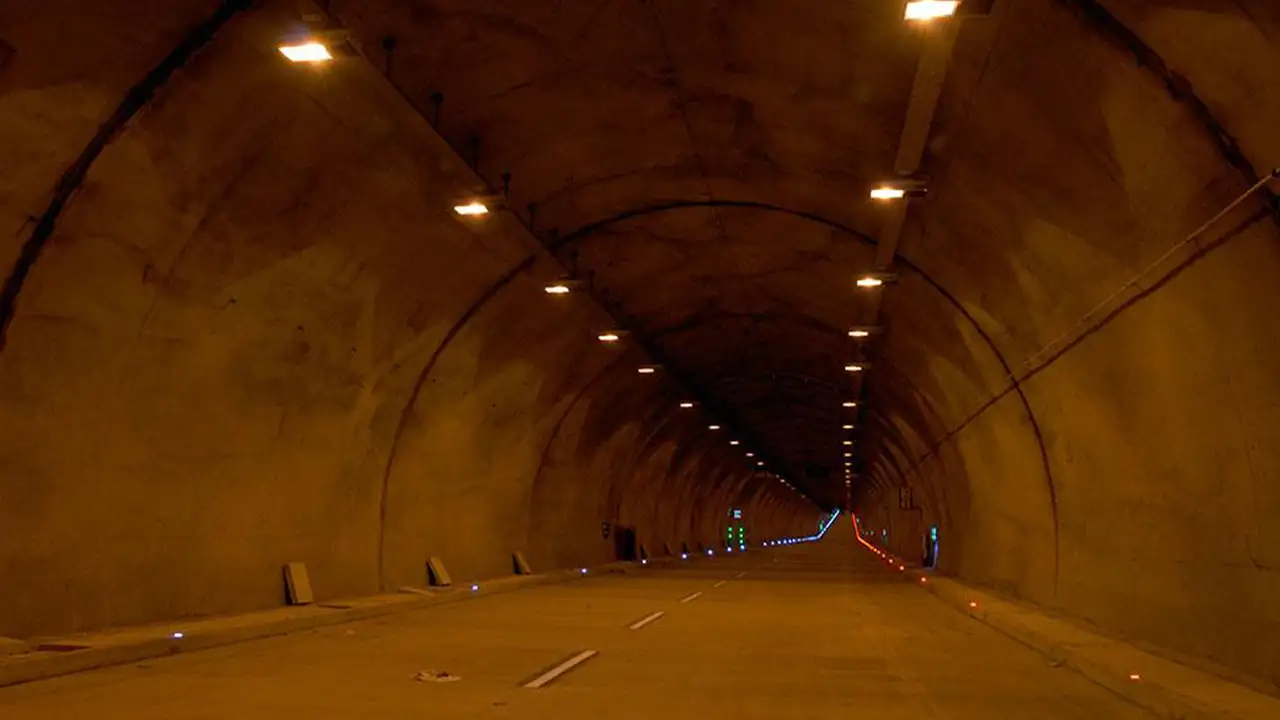 Karayolları açıkladı: Trabzon Araklı Tüneli’nde ulaşım tek şeritten sağlanıyor