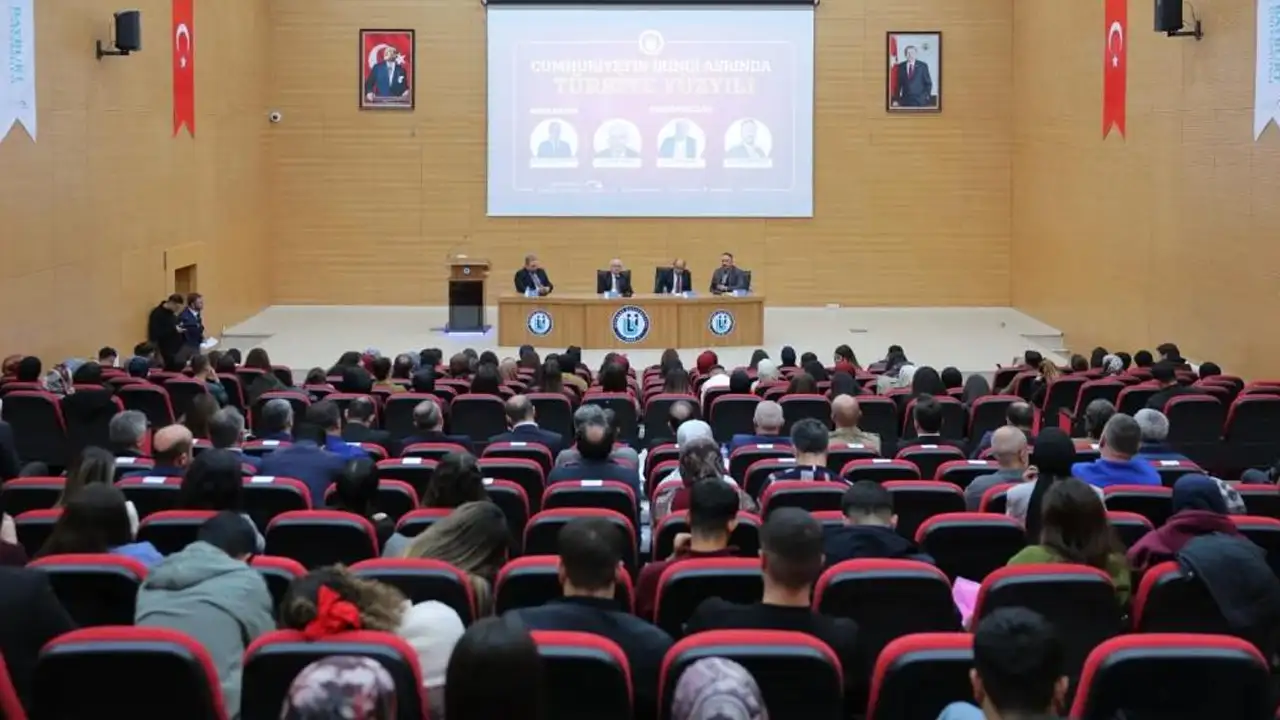 Bayburt Üniversitesi’nde “Türkiye Yüzyılı” paneli düzenlendi