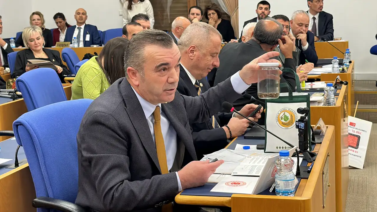 İYİ Partili Yavuz Aydın Bakan Yumaklı'ya eleştiriler yöneltti: "Kendi çocuklarınıza toplatır mısınız?"