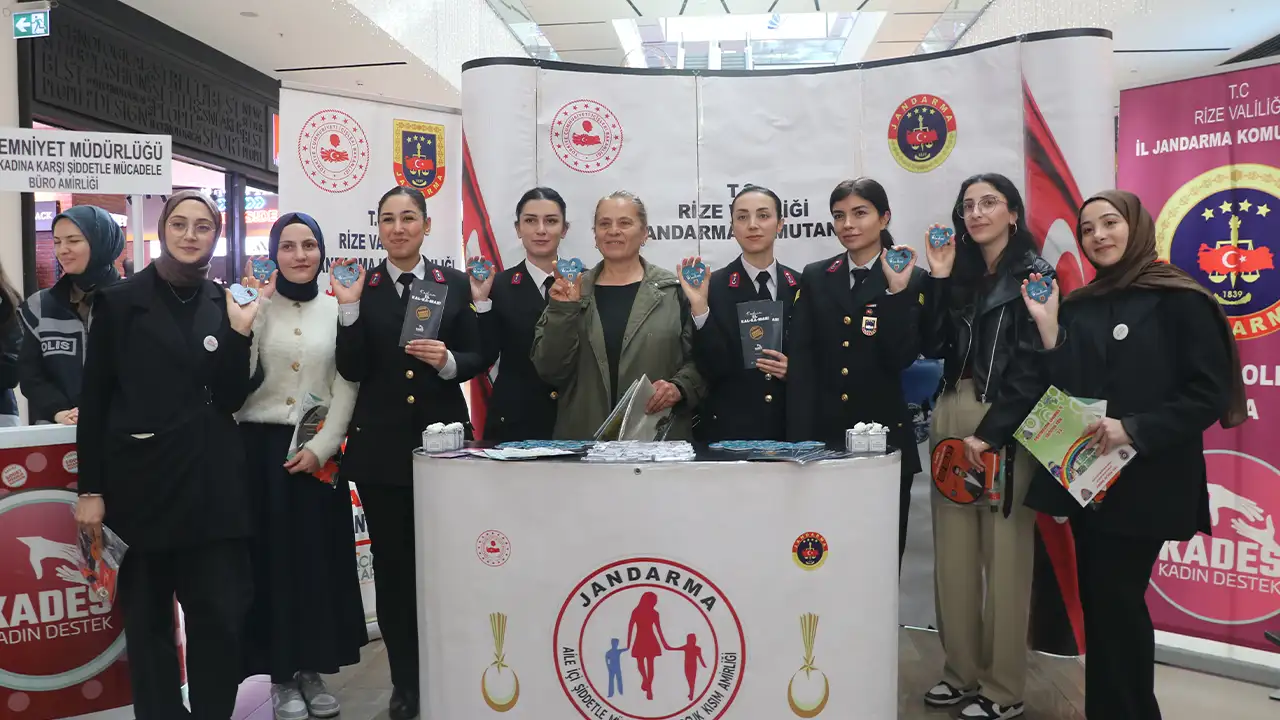 Rize’de 25 Kasım etkinliği: “Benim ailemde şiddete yer yok” mesajı verildi