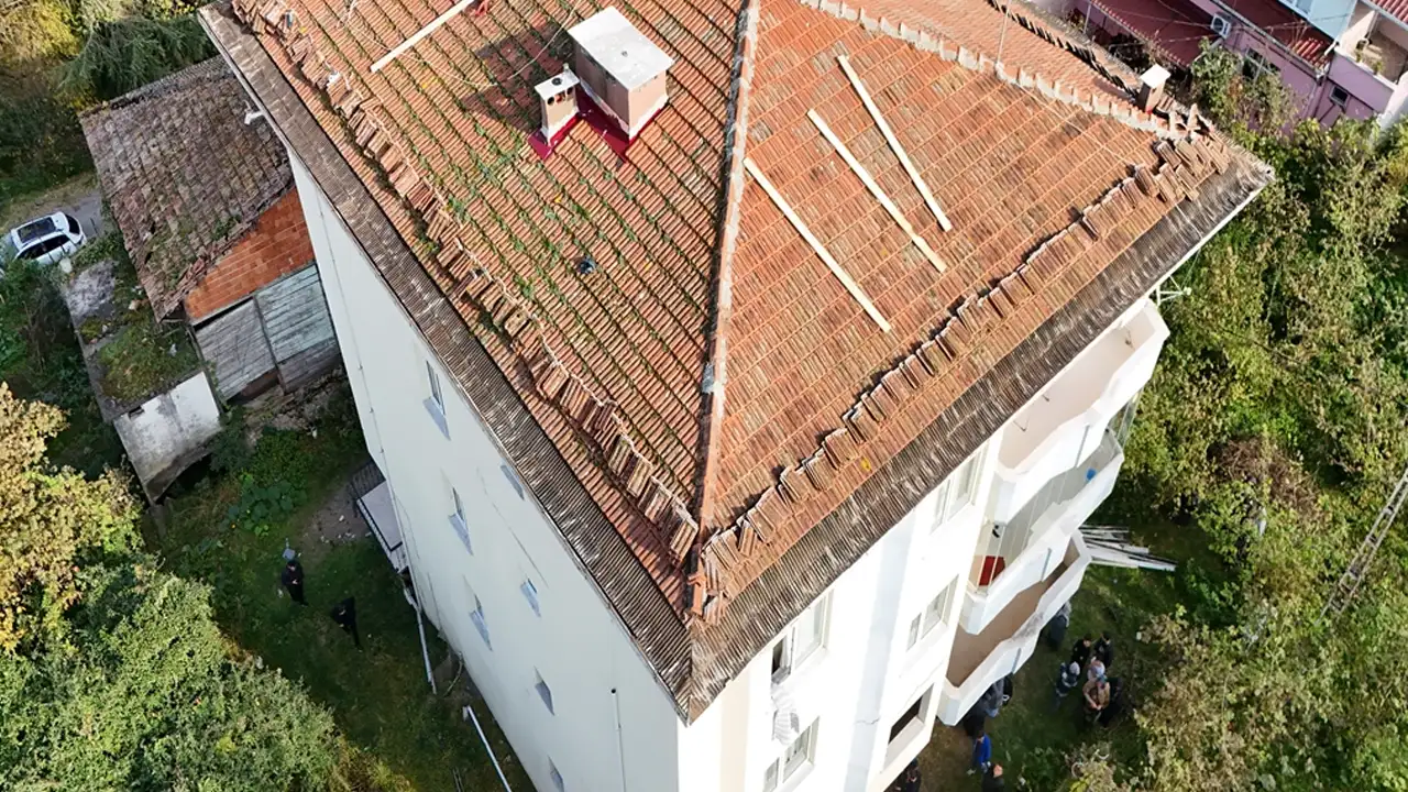 Trabzon'da üzücü olay: Çatıdan düşerek hayatını kaybetti