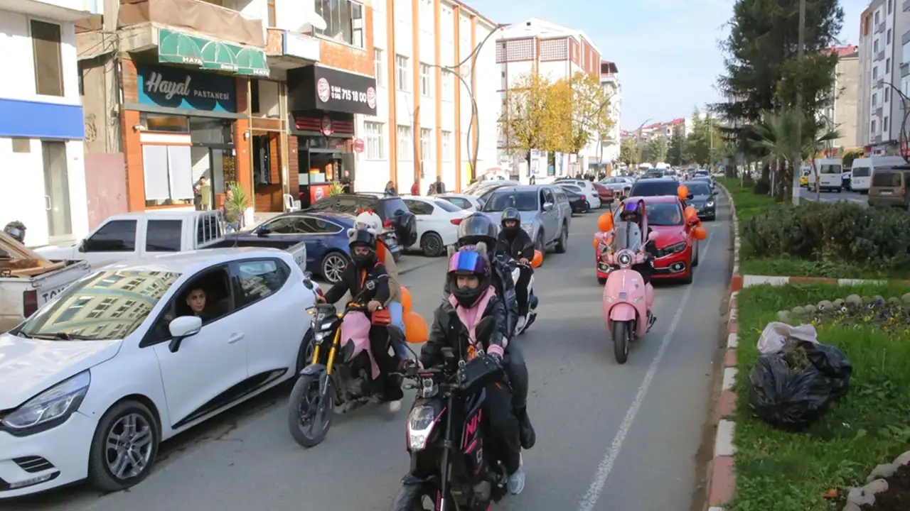 Rize’de kadınlar şiddete ‘dur’ demek için konvoy düzenledi