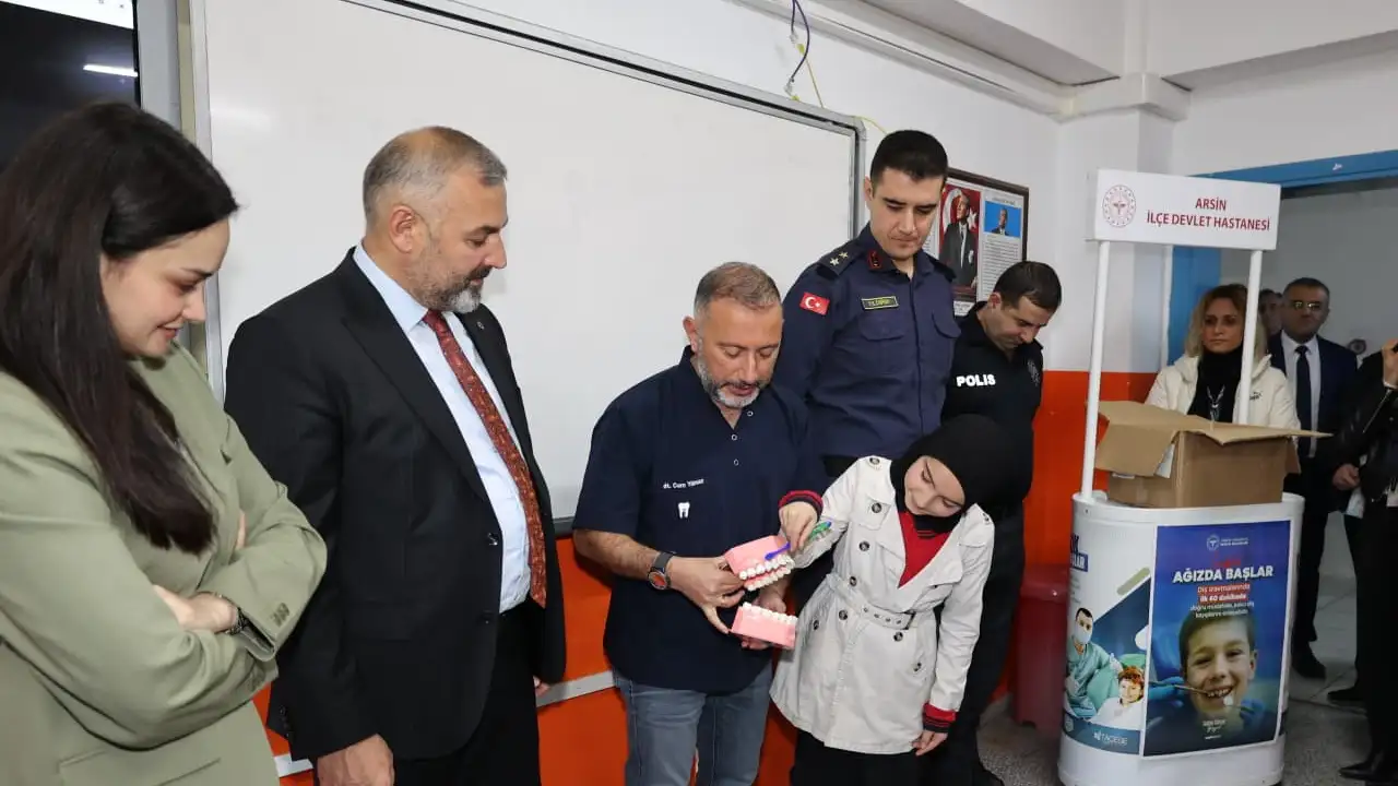Arsin’de Ağız ve Diş Sağlığı Haftası: Başkan Bilgin öğrencilerle buluştu