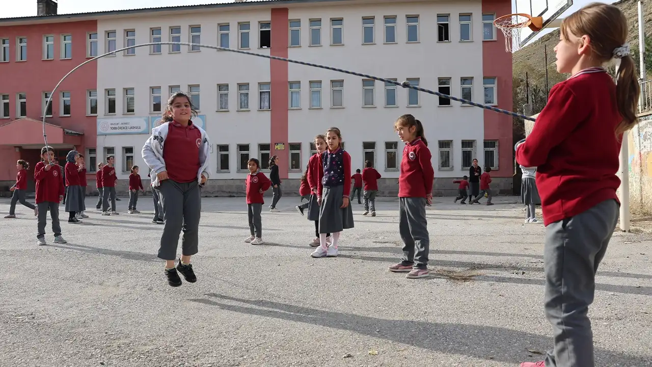 Bayburt’ta zilsiz okul dönemi: Öğrenciler zamanı yönetmeyi öğreniyor