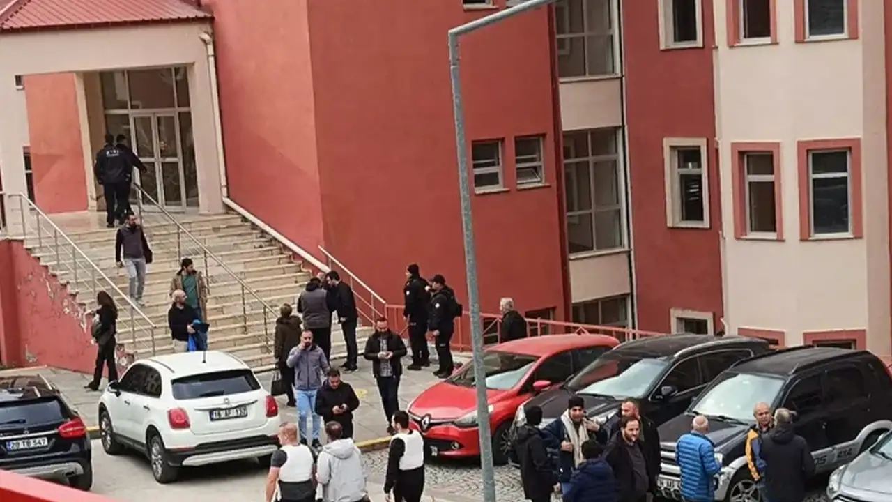 Gümüşhane Üniversitesi’nde silahlı kişi memuru rehin aldı: Polis ikna etmeye çalışıyor