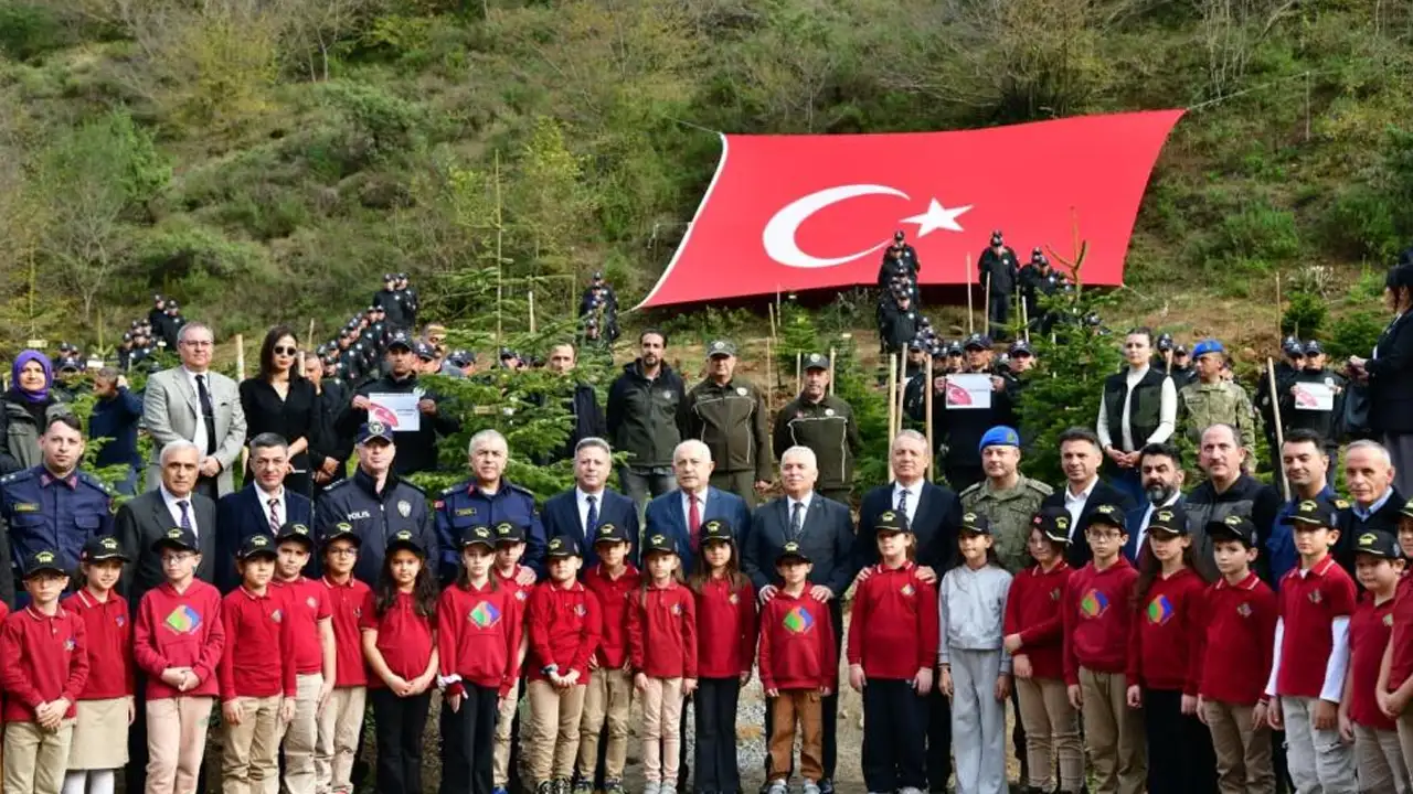 Trabzon’da “Her Bir Fidan Şehitlerimize, Bir Nefes Geleceğimize” etkinliği gerçekleştirildi