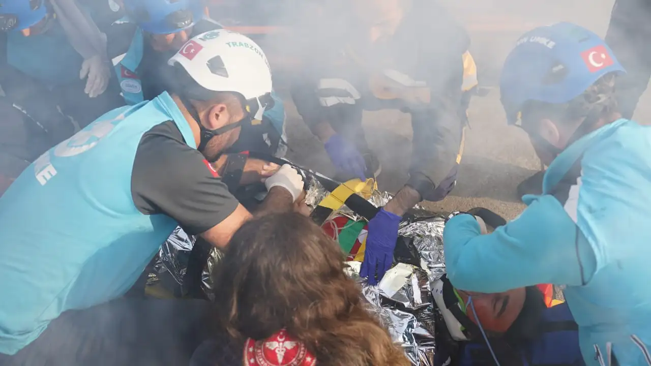 Trabzon Havalimanı’nda nefes kesen anlar: Gerçeği aratmayan acil durum tatbikatı yapıldı