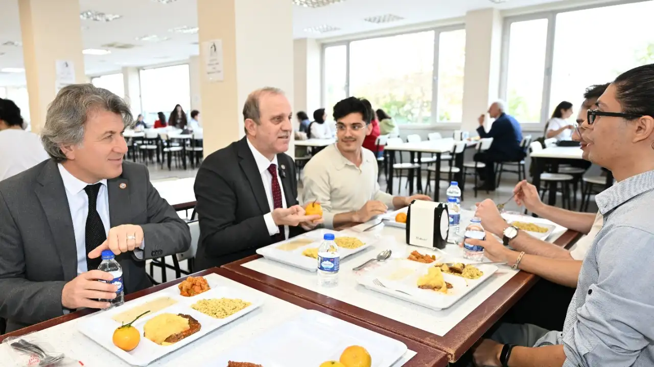 KTÜ Rektörü öğrencilerle yemek buluşmasında fikir alışverişi yaptı