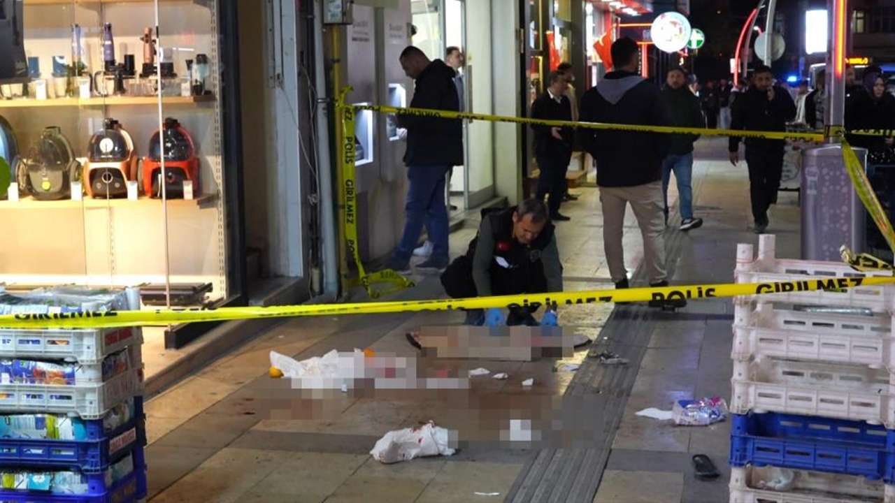 Gümüşhane’de sokak ortasında dehşet: Boşanmak istediği eşini bıçakladı