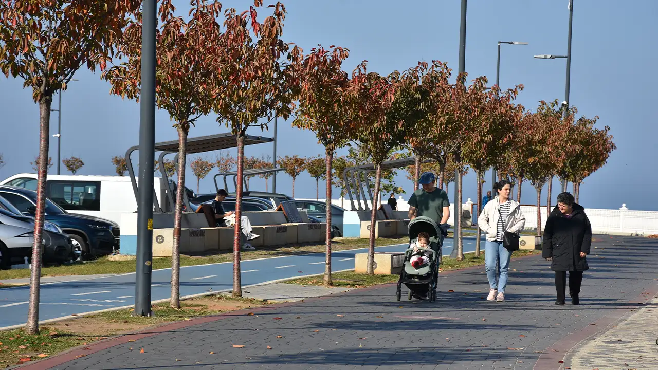 Güneş Trabzon’a çok yakıştı: Vatandaş sahile akın etti