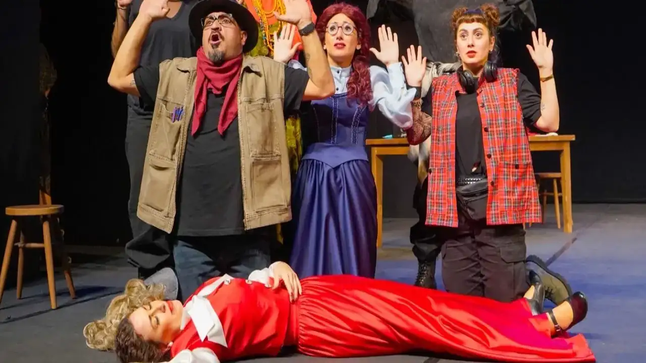 Trabzon Devlet Tiyatrosunda “Sessizlik! Kayıttayız!” ayakta alkışlandı