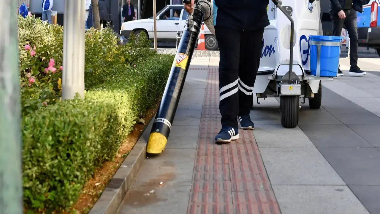 Ortahisar sokaklarına çevreci temizlik takviyesi : Glutton vakumlu araç en işlek caddelerde göreve başladı