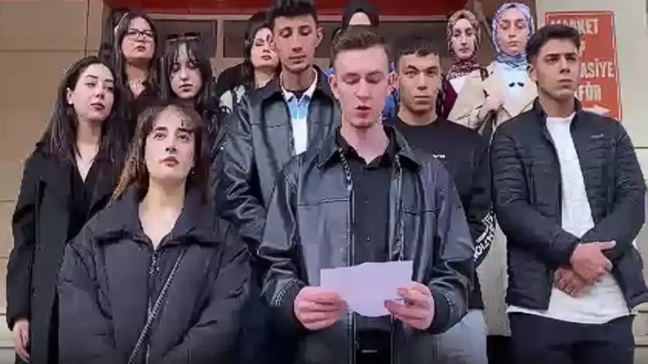 Gümüşhane Üniversitesi’nde rehine olayının ardından öğrencilerden sessiz yürüyüş