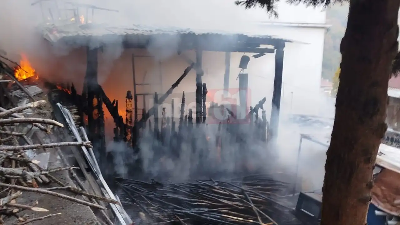 Trabzon'da patlamayla büyüyen yangın evi kül etti