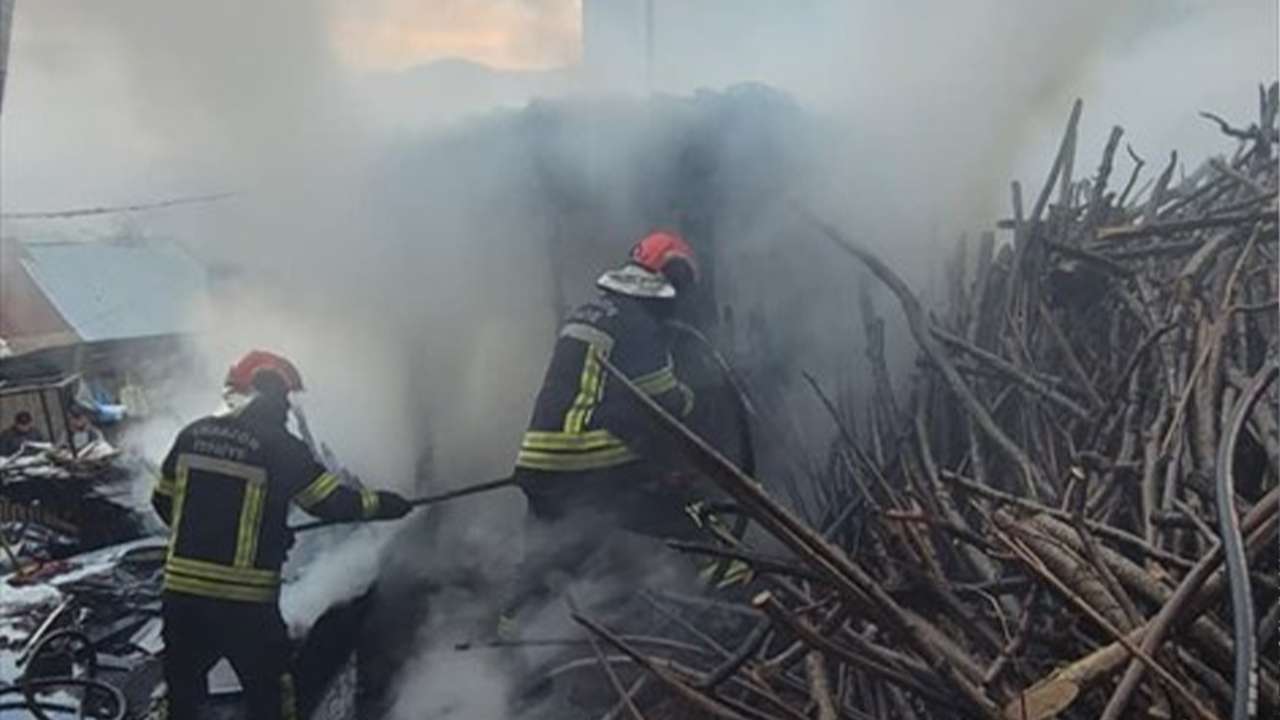 Trabzon’da korkutan yangın: Ev kullanılamaz hale geldi