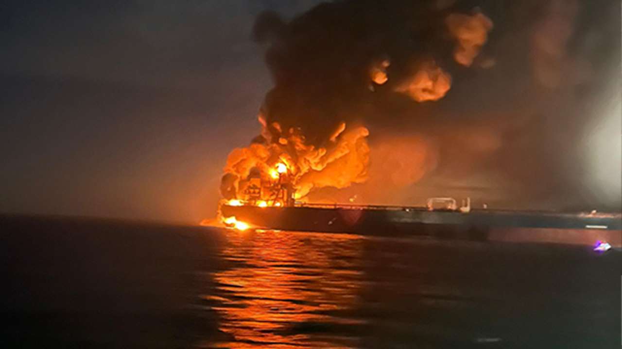 Karadeniz’de iki gemide peş peşe patlama: Bakanlık ve valilikten açıklama geldi