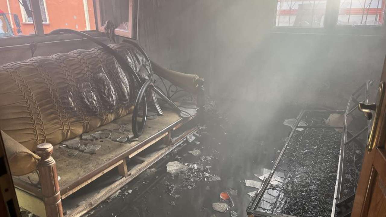 Ünye’de metruk evde çıkan yangın korkuttu