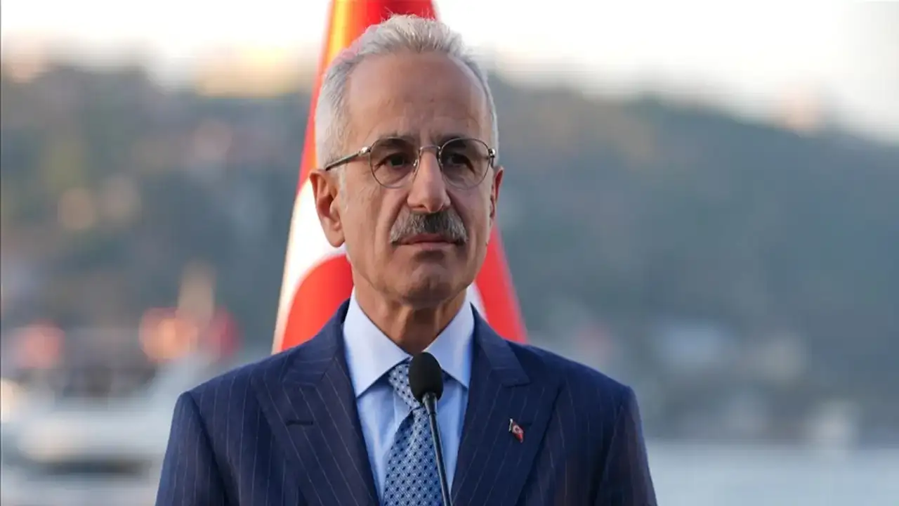 Patlama yaşanan gemilerdeki son durumu Bakan Uraloğlu açıkladı: " 25 kişi kurtarıldı"