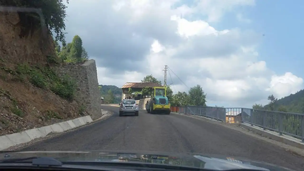 Karayolları uyardı: Pazar–Hemşin yolunda kısa süreli trafik durdurulacak