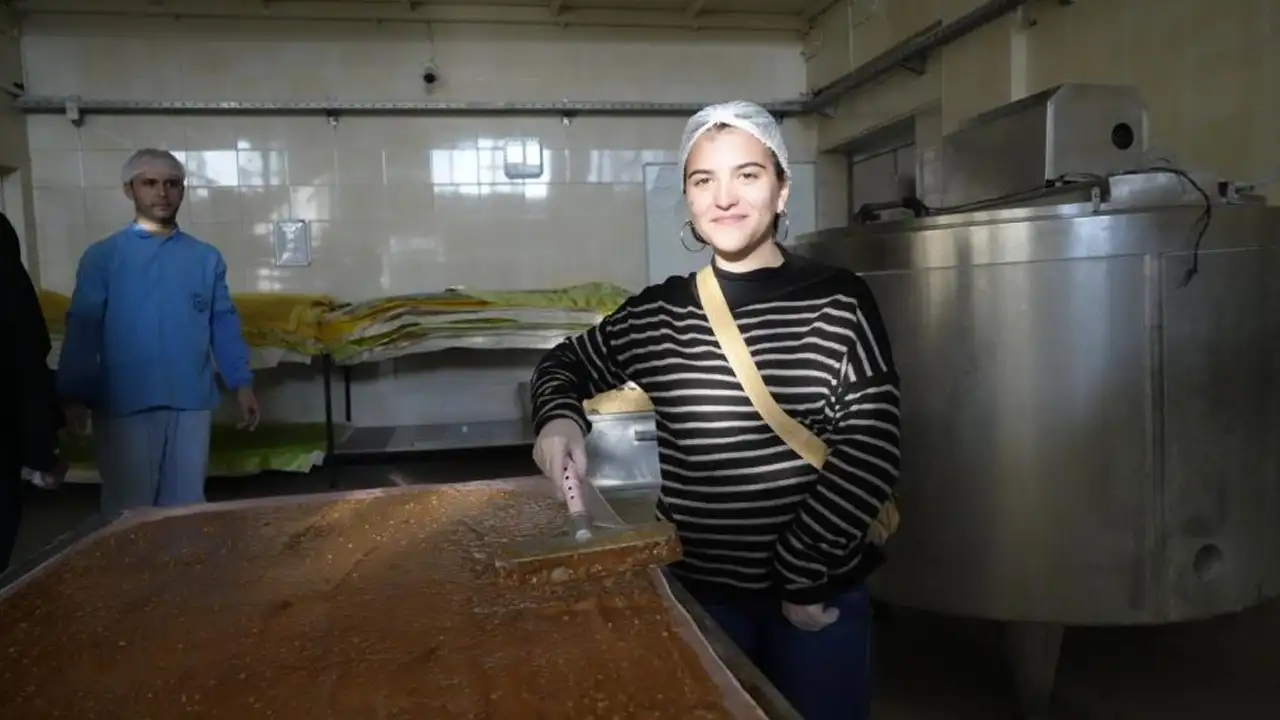 İtalyan Erasmus öğrencileri Gümüşhane’de pestil-köme yaptı