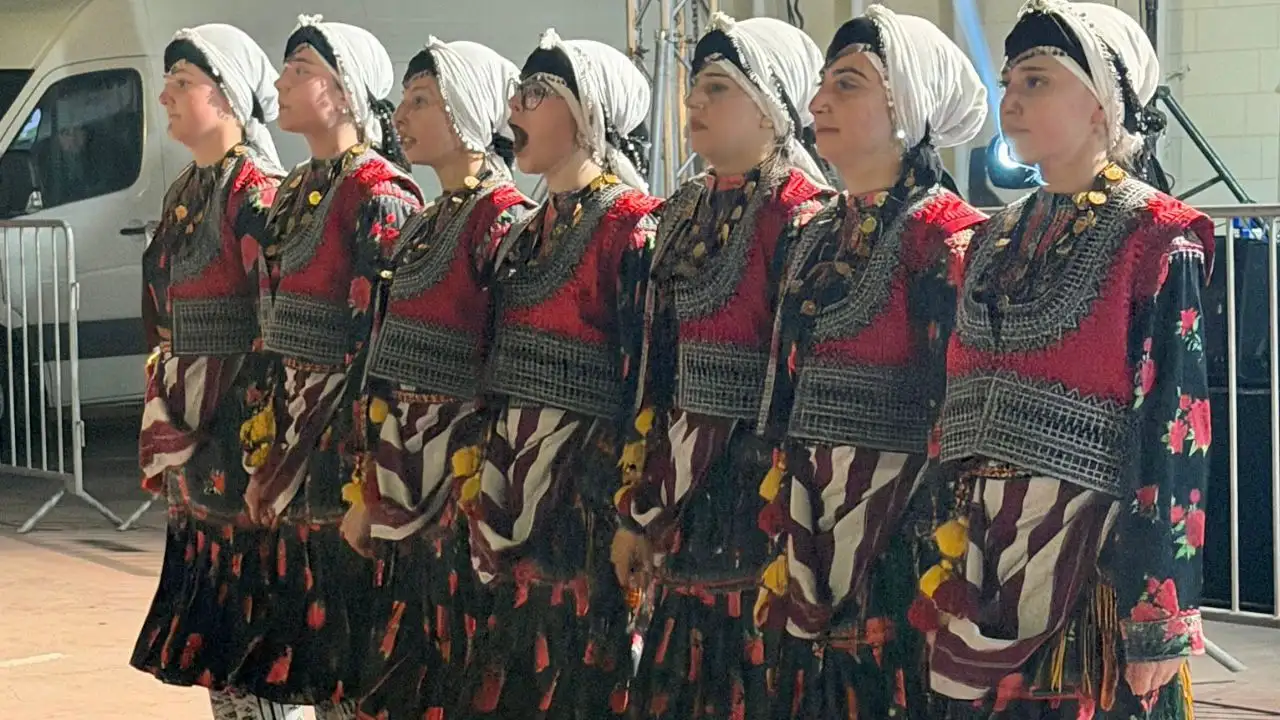 Akçaabat halk oyunları ekibi Gaziantep’te festivali coşturdu