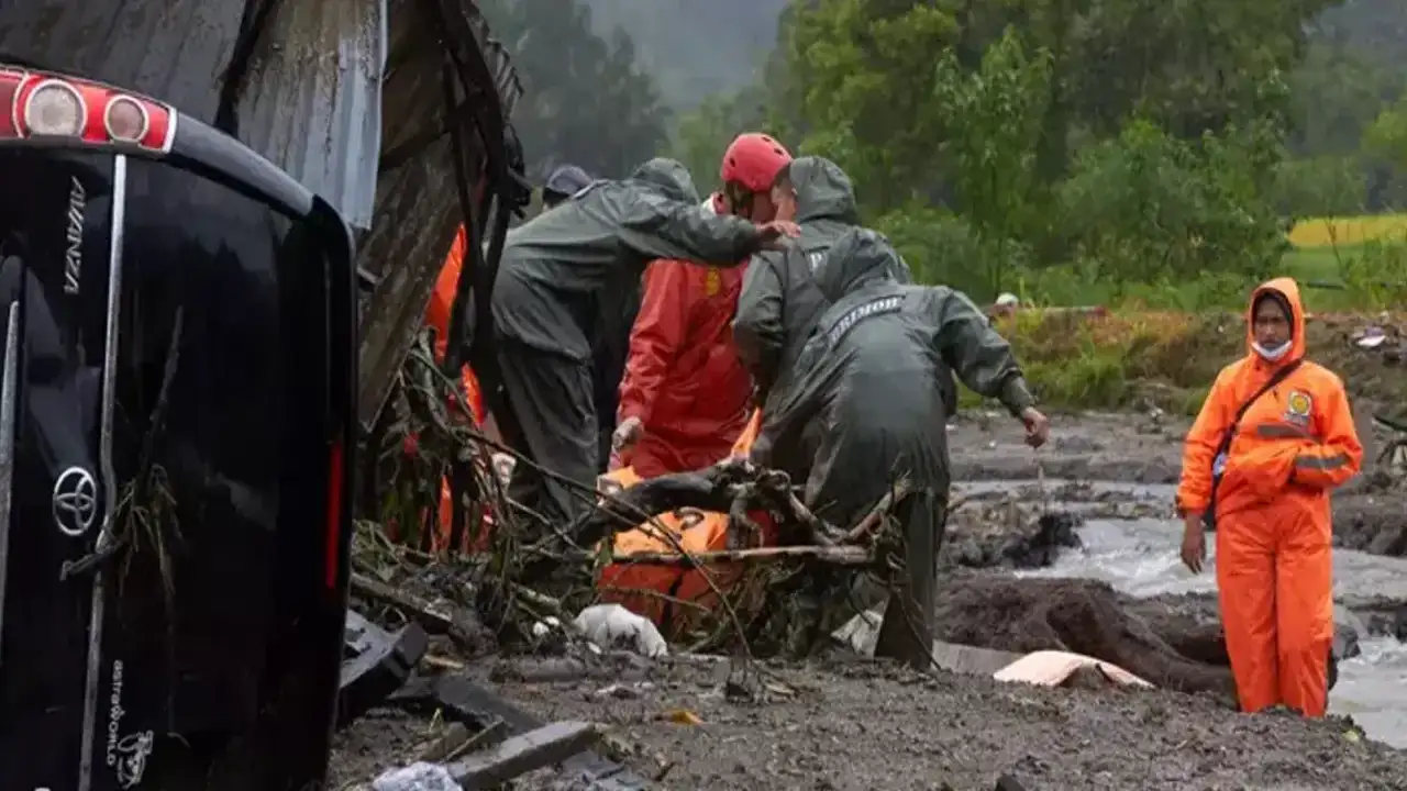 Sumatra’daki felaket büyüyor: Sel ve heyelanlarda can kaybı 248’e yükseldi