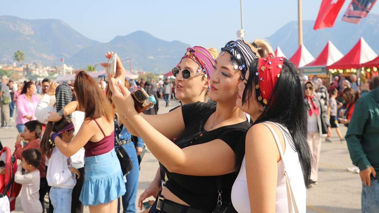 Antalya’da hamsi festivali coşkuyla kutlandı: 7 ton hamsi tükendi